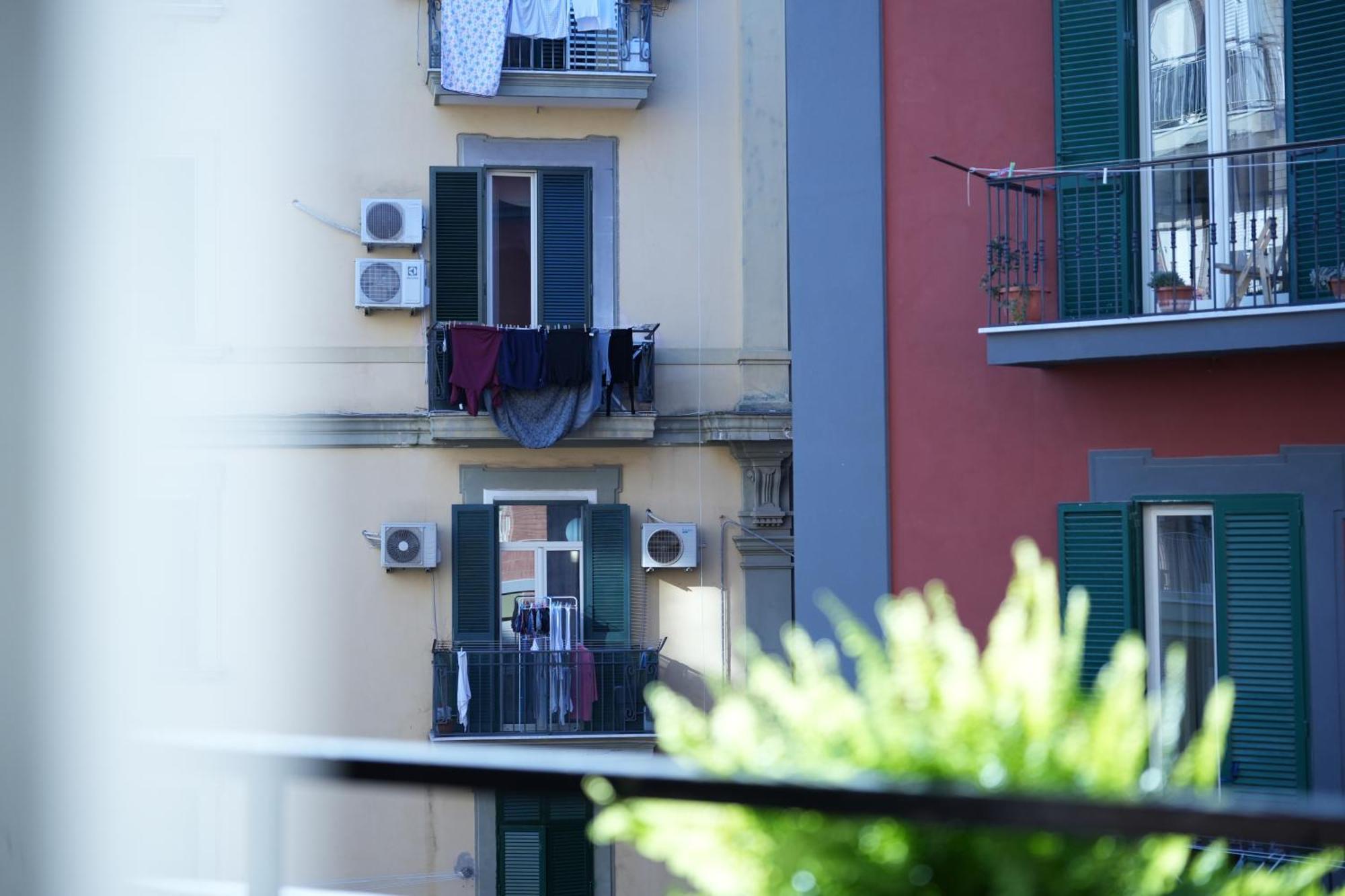 Panorama Vesuvius Affittacamere Guesthouse With Lift Near To Subway In Napoli Center Экстерьер фото