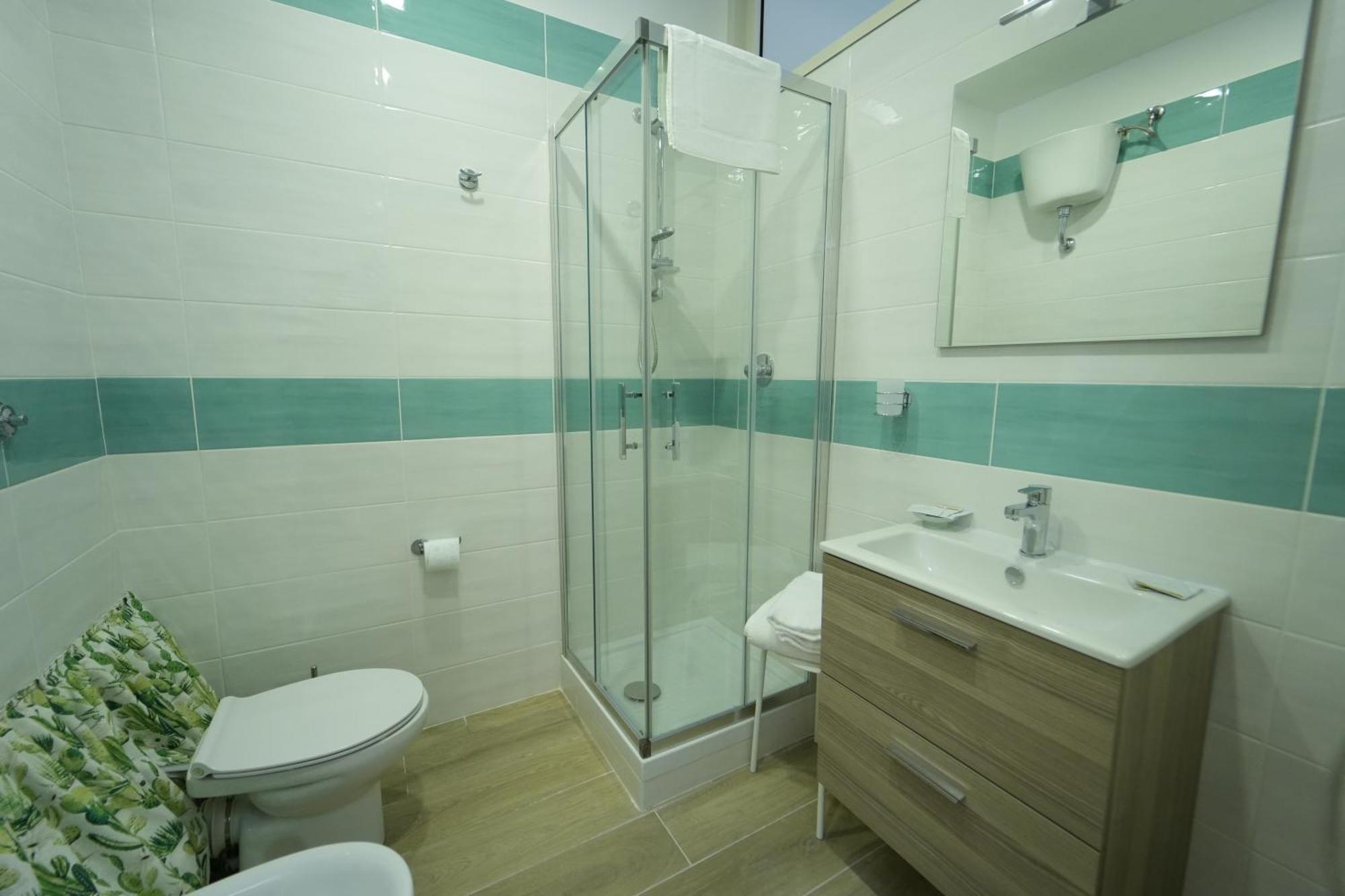 Panorama Vesuvius Affittacamere Guesthouse With Lift Near To Subway In Napoli Center Экстерьер фото